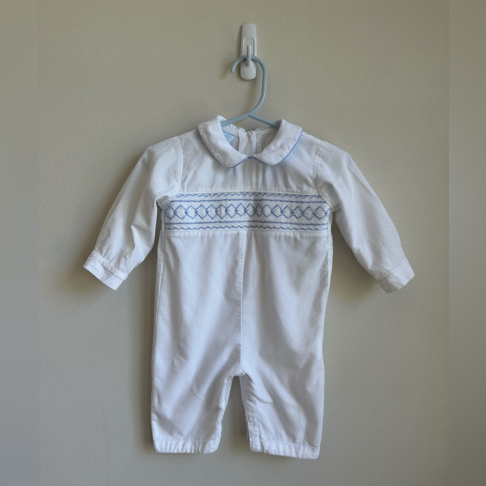 Petit Bebe by Anavini White Smocked Corduroy Long Sleeve Romper (3M)